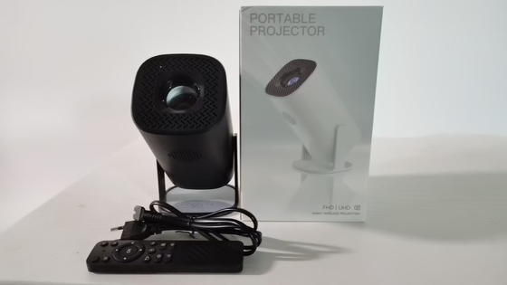 پروژکتورهای قابل حمل FLYIN P30 4K 1080P برای سینمای خانگی و سینما در سیاه و سفید