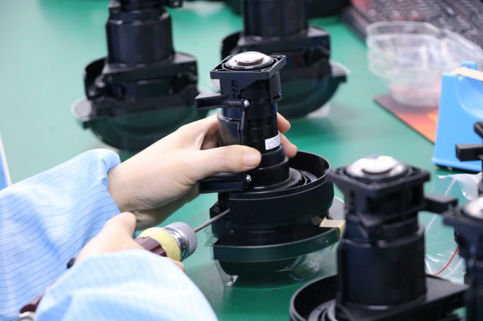 Flyin 2025 پروژکتور لیزری حرفه ای 3LCD 4K 7200 Ansi Lumens Ultra Hd 3840x2160 روشنایی بالا برای آموزش کسب و کار مکان های بزرگ سالن های جشن صحنه ها 12